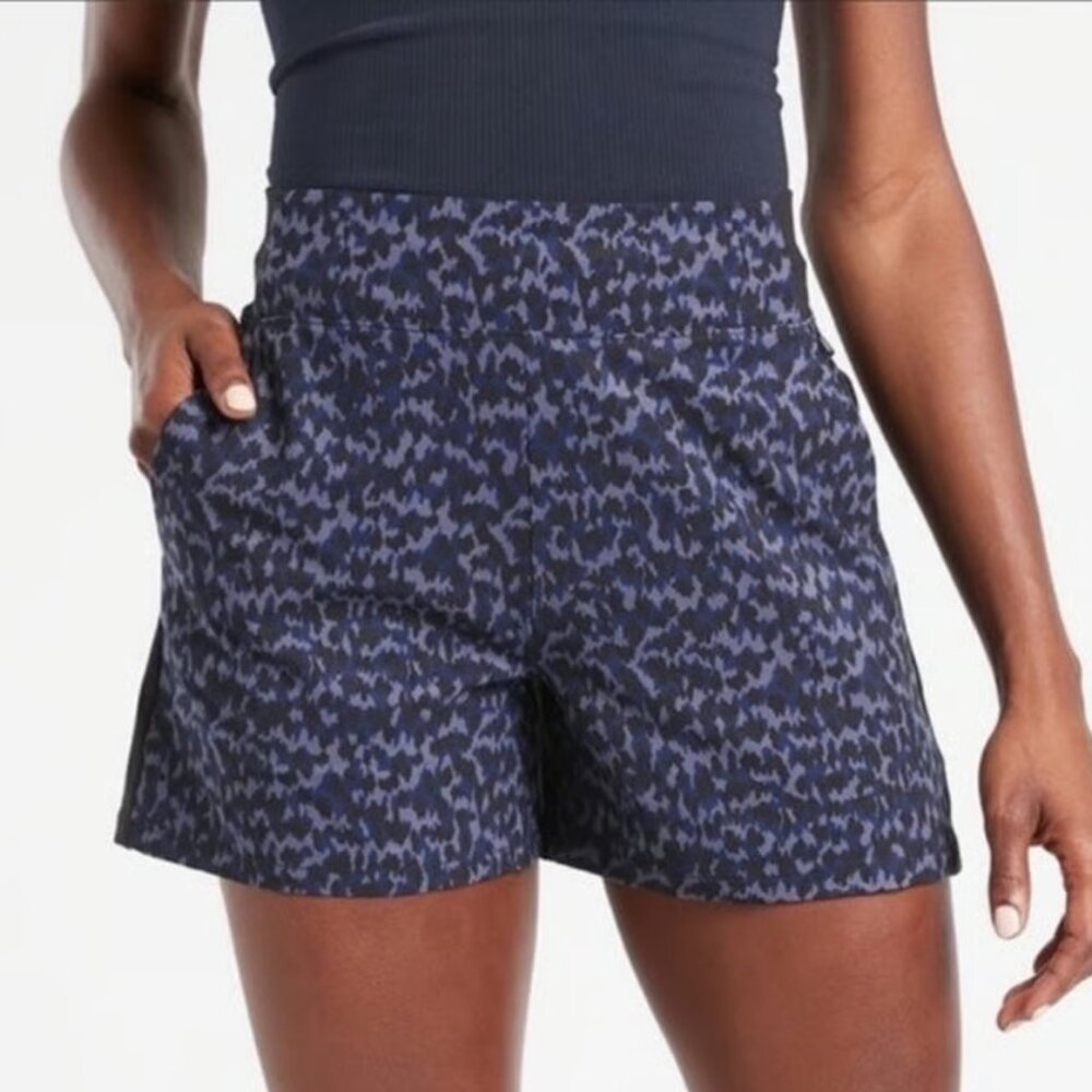 Athleta Brooklyn Printed Short In Allure Navy Leopard Size 6 EUC